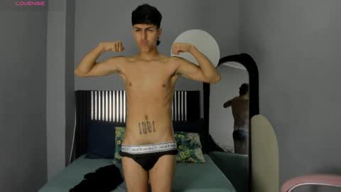 Snapshot of axel_mendoza_ chatting on 06/04/26, 09:21 A X E L online show from 06/04/26, 09:21