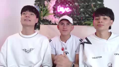 axel_milo_and_kairo online show from 11/09/25, 10:08