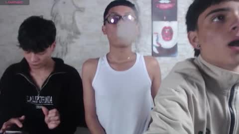 axel_milo_and_kairo online show from 12/05/25, 04:32