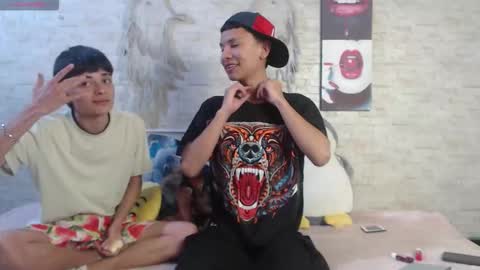 axel_milo_and_kairo online show from 01/06/26, 12:03