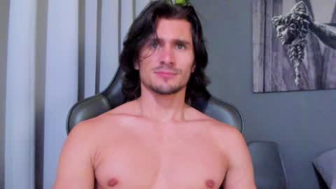 Snapshot of axel_owen chatting on 12/30/24, 11:38 Axel online show from 12/30/24, 11:38