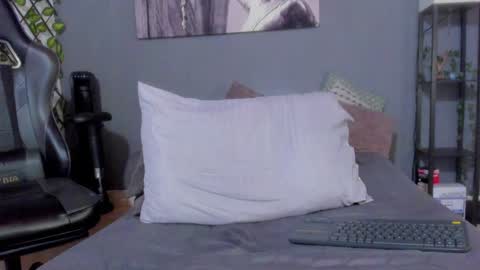 Snapshot of axel_owen chatting on 01/04/25, 03:29 Axel online show from 01/04/25, 03:29