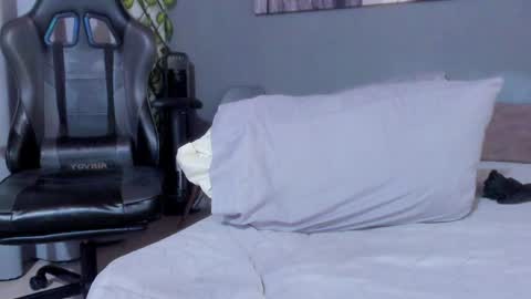 Snapshot of axel_owen chatting on 01/10/25, 10:57 Axel online show from 01/10/25, 10:57