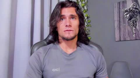 Snapshot of axel_owen chatting on 03/04/25, 09:43 Axel online show from 03/04/25, 09:43