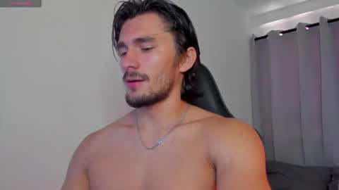 Snapshot of axel_owen chatting on 09/25/25, 03:38 Axel online show from 09/25/25, 03:38