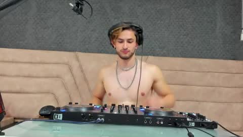 Axel  online show from 04/09/26, 06:02