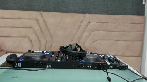 Axel  online show from 04/16/26, 09:39