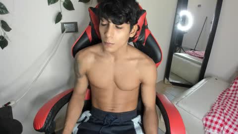 axel_rosse2 online show from 11/14/25, 10:29