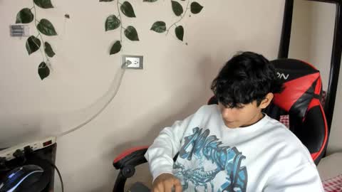 axel_rosse2 online show from 11/17/25, 10:48