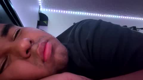 Snapshot of axelfigueroa2 chatting on 10/17/25, 04:37 axelfigueroa2 online show from 10/17/25, 04:37