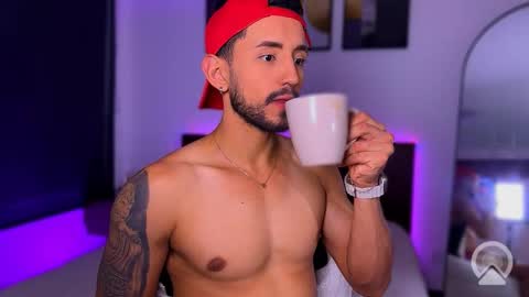 Snapshot of axelking13 chatting on 12/03/25, 10:08 Axel King online show from 12/03/25, 10:08