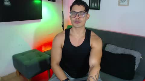 Snapshot of axell_dior chatting on 06/19/26, 02:27 axell online show from 06/19/26, 02:27