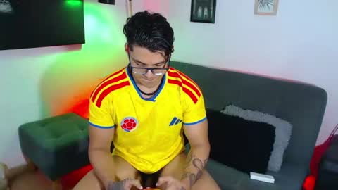 Snapshot of axell_dior chatting on 07/04/26, 01:23 axell online show from 07/04/26, 01:23