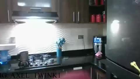 Axel  online show from 10/18/25, 02:14