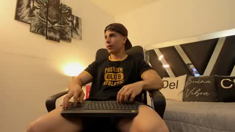 axelmartinezz online show from 04/22/26, 08:43