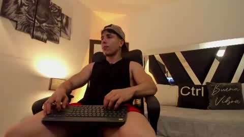 Snapshot of axelmartinezz chatting on 06/18/26, 10:25 axelmartinezz online show from 06/18/26, 10:25