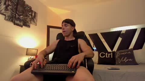 Snapshot of axelmartinezz chatting on 06/19/26, 09:51 axelmartinezz online show from 06/19/26, 09:51
