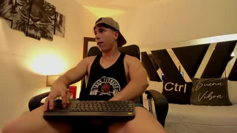 Snapshot of axelmartinezz chatting on 07/26/26, 12:52 axelmartinezz online show from 07/26/26, 12:52