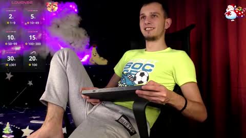 Snapshot of axelmaxximo chatting on 12/14/25, 03:50 Axxel online show from 12/14/25, 03:50