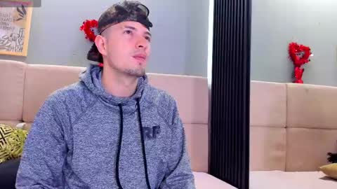 Axel and mia  online show from 02/09/25, 11:36