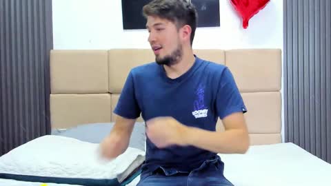 Axel and mia  online show from 03/06/25, 03:02