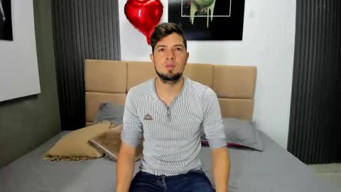 Axel and mia  online show from 03/08/25, 03:28