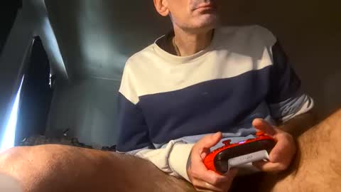 Snapshot of axion13 chatting on 11/10/25, 11:31 axion13 online show from 11/10/25, 11:31