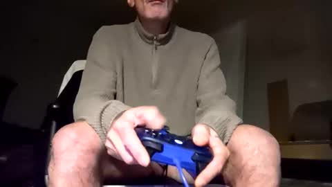 Snapshot of axion13 chatting on 12/01/25, 03:17 axion13 online show from 12/01/25, 03:17