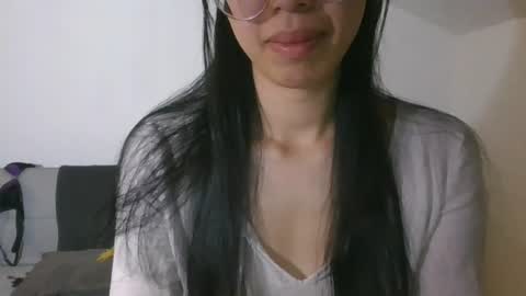 Snapshot of axuepetitt chatting on 06/18/26, 09:08 axue online show from 06/18/26, 09:08