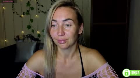Snapshot of ay_kiss_jully chatting on 09/08/25, 05:45 Jully online show from 09/08/25, 05:45
