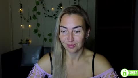 Snapshot of ay_kiss_jully chatting on 09/29/25, 05:29 Jully online show from 09/29/25, 05:29