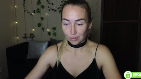 Snapshot of ay_kiss_jully chatting on 10/11/25, 05:44 Jully online show from 10/11/25, 05:44