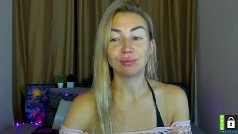 Snapshot of ay_kiss_jully chatting on 10/18/25, 05:32 Jully online show from 10/18/25, 05:32