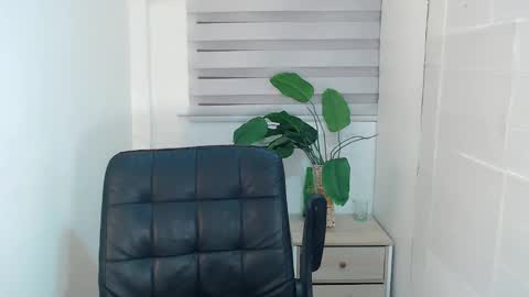 ayalvrs18 online show from 02/10/25, 06:53