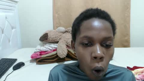Snapshot of ayatie chatting on 09/25/25, 09:24 Ayie online show from 09/25/25, 09:24
