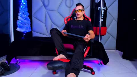 Snapshot of aydenmillerdom chatting on 12/10/24, 04:27 Ayden Miller online show from 12/10/24, 04:27