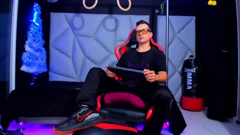 Snapshot of aydenmillerdom chatting on 12/10/24, 08:05 Ayden Miller online show from 12/10/24, 08:05