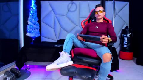 Snapshot of aydenmillerdom chatting on 12/12/24, 02:26 Ayden Miller online show from 12/12/24, 02:26