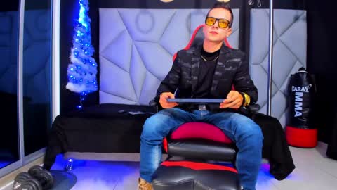 Snapshot of aydenmillerdom chatting on 12/13/24, 02:43 Ayden Miller online show from 12/13/24, 02:43