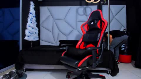 Snapshot of aydenmillerdom chatting on 12/16/24, 04:45 Ayden Miller online show from 12/16/24, 04:45