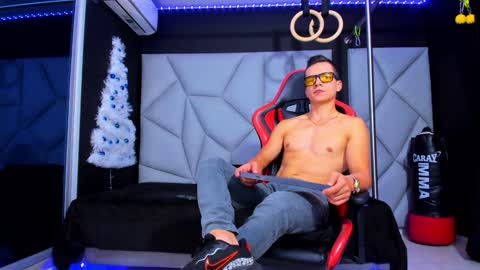 Snapshot of aydenmillerdom chatting on 12/16/24, 07:48 Ayden Miller online show from 12/16/24, 07:48