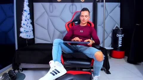 Snapshot of aydenmillerdom chatting on 12/21/24, 04:52 Ayden Miller online show from 12/21/24, 04:52