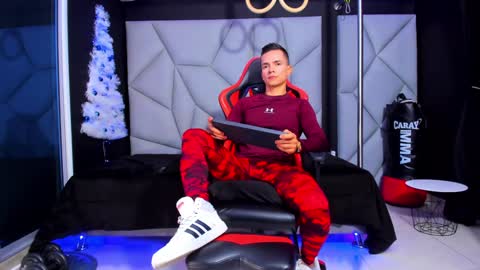 Snapshot of aydenmillerdom chatting on 12/22/24, 05:12 Ayden Miller online show from 12/22/24, 05:12