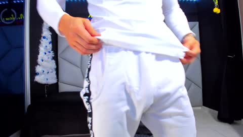 Snapshot of aydenmillerdom chatting on 12/27/24, 02:47 Ayden Miller online show from 12/27/24, 02:47