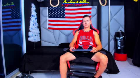 Snapshot of aydenmillerdom chatting on 12/30/24, 12:43 Ayden Miller online show from 12/30/24, 12:43