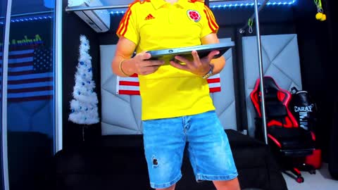 Snapshot of aydenmillerdom chatting on 12/31/24, 01:08 Ayden Miller online show from 12/31/24, 01:08