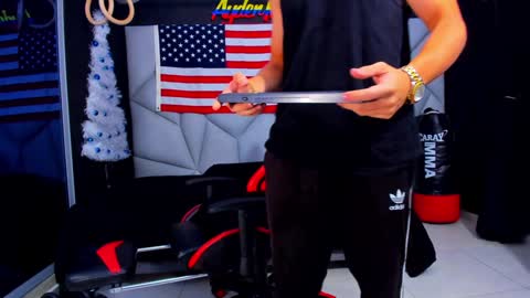 Snapshot of aydenmillerdom chatting on 01/04/25, 04:23 Ayden Miller online show from 01/04/25, 04:23