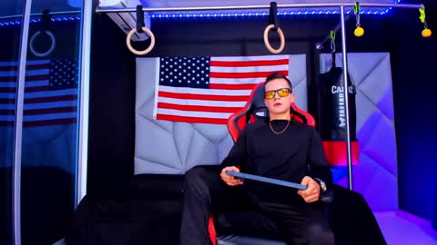 Snapshot of aydenmillerdom chatting on 01/23/25, 01:02 Ayden Miller online show from 01/23/25, 01:02