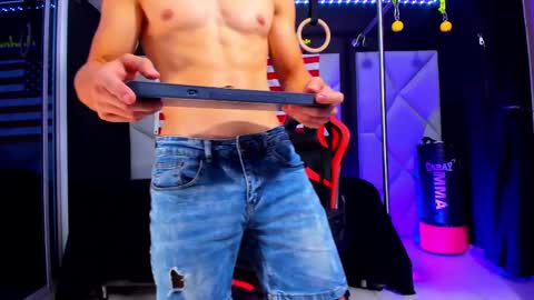 Snapshot of aydenmillerdom chatting on 02/11/25, 01:20 Ayden Miller online show from 02/11/25, 01:20