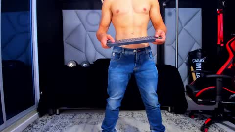 Snapshot of aydenmillerdom chatting on 03/08/25, 01:06 Ayden Miller online show from 03/08/25, 01:06